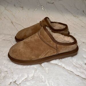 Classic UGG Slippers Chestnut Size 8